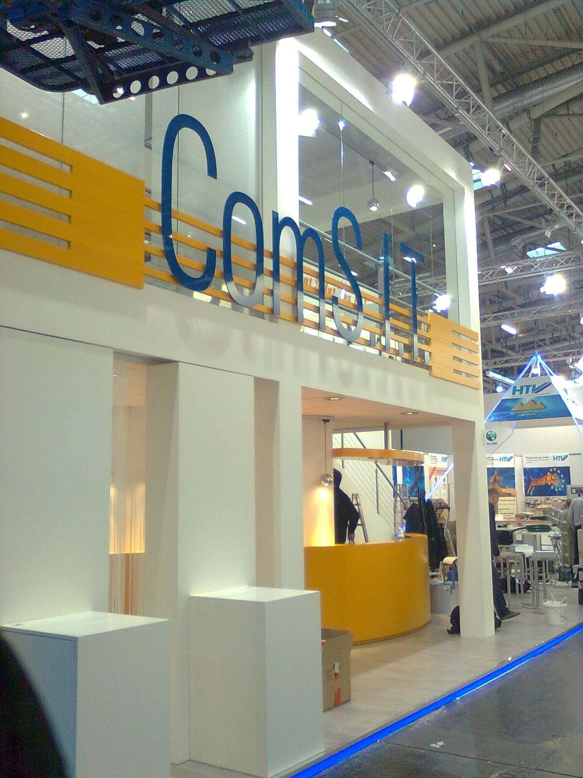 Zweigeschossiger Messestand für ComS.I.T.